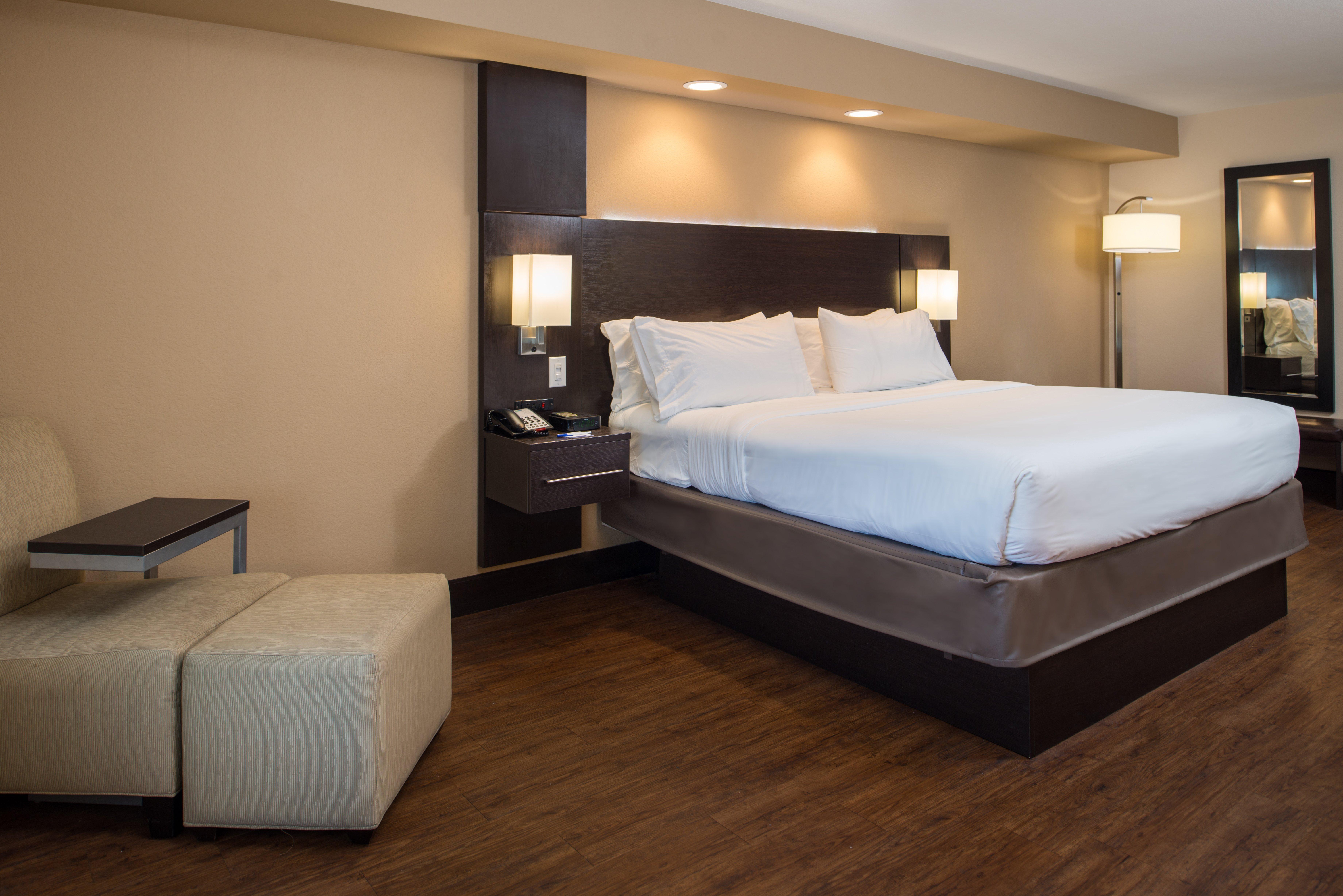 Holiday Inn Express & Suites San Antonio Medical - Six Flags By Ihg Bagian luar foto