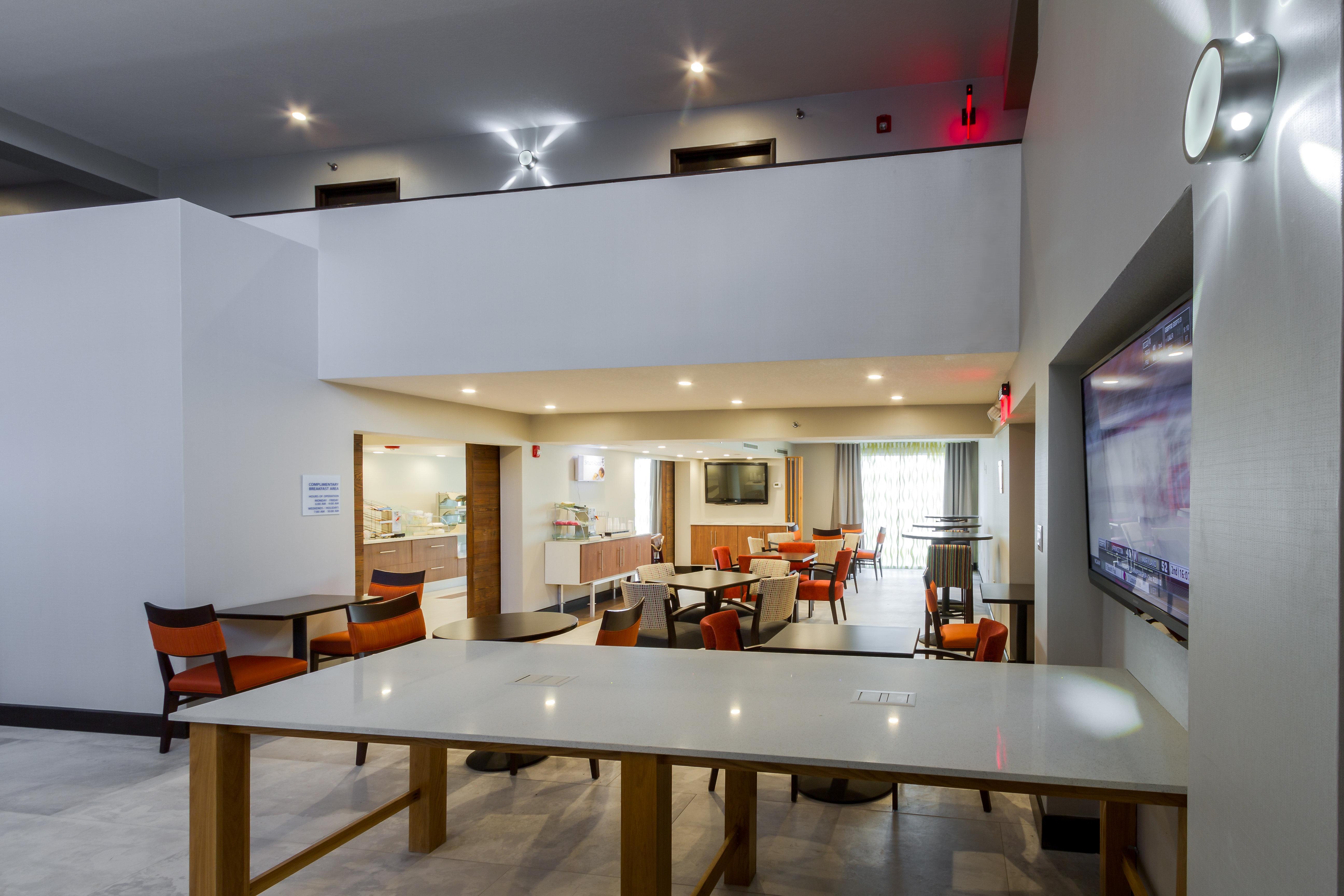 Holiday Inn Express & Suites San Antonio Medical - Six Flags By Ihg Bagian luar foto