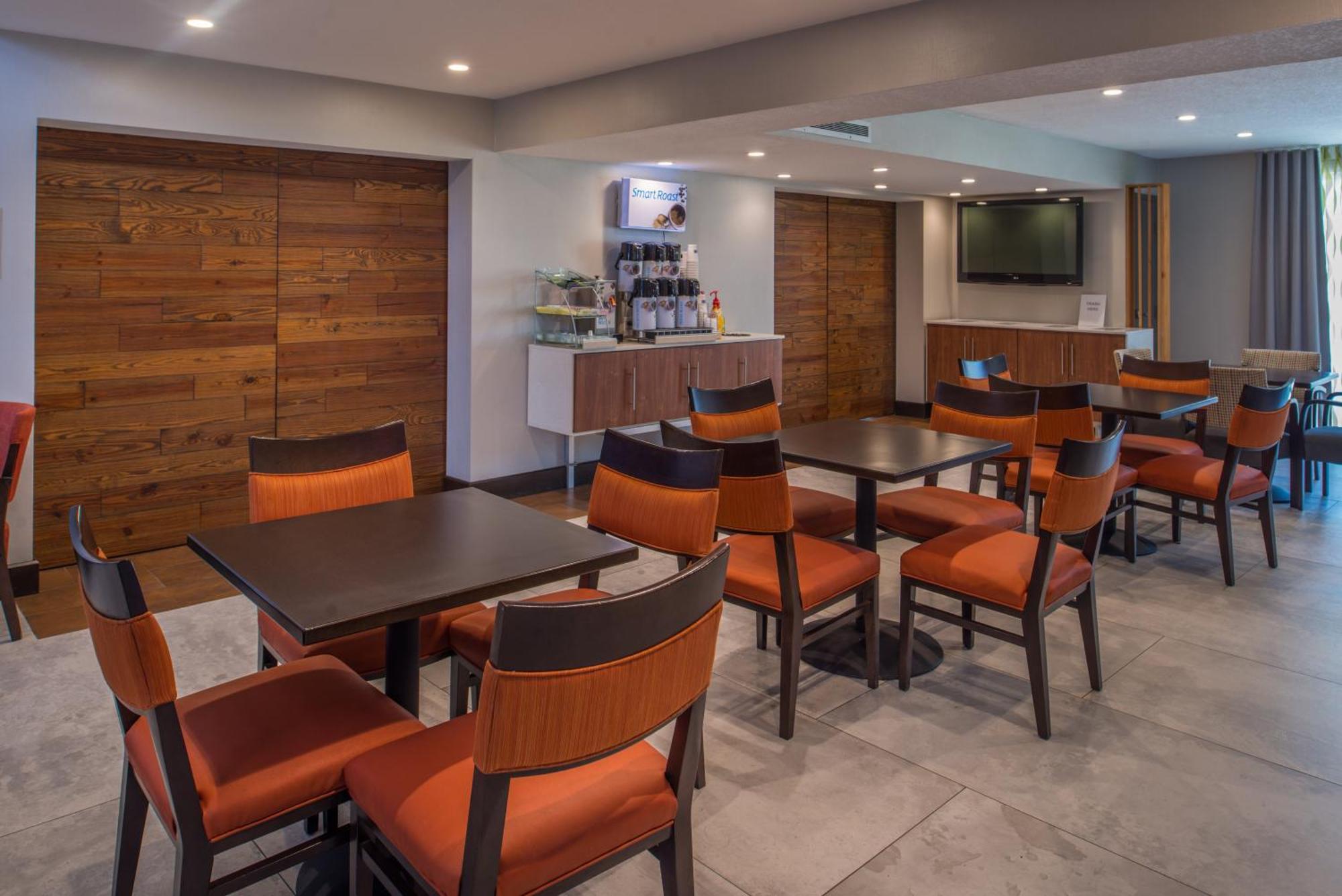 Holiday Inn Express & Suites San Antonio Medical - Six Flags By Ihg Bagian luar foto