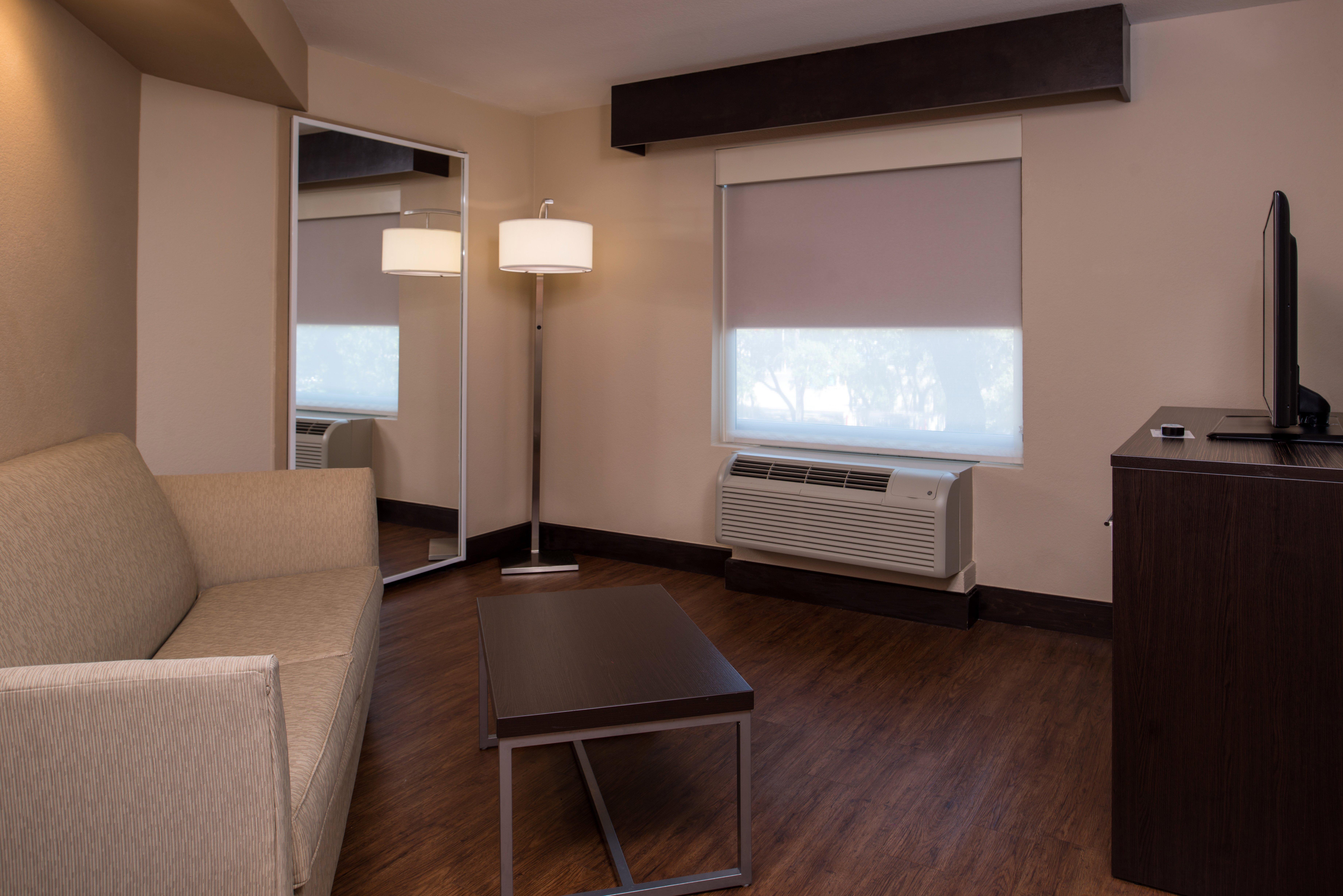 Holiday Inn Express & Suites San Antonio Medical - Six Flags By Ihg Bagian luar foto