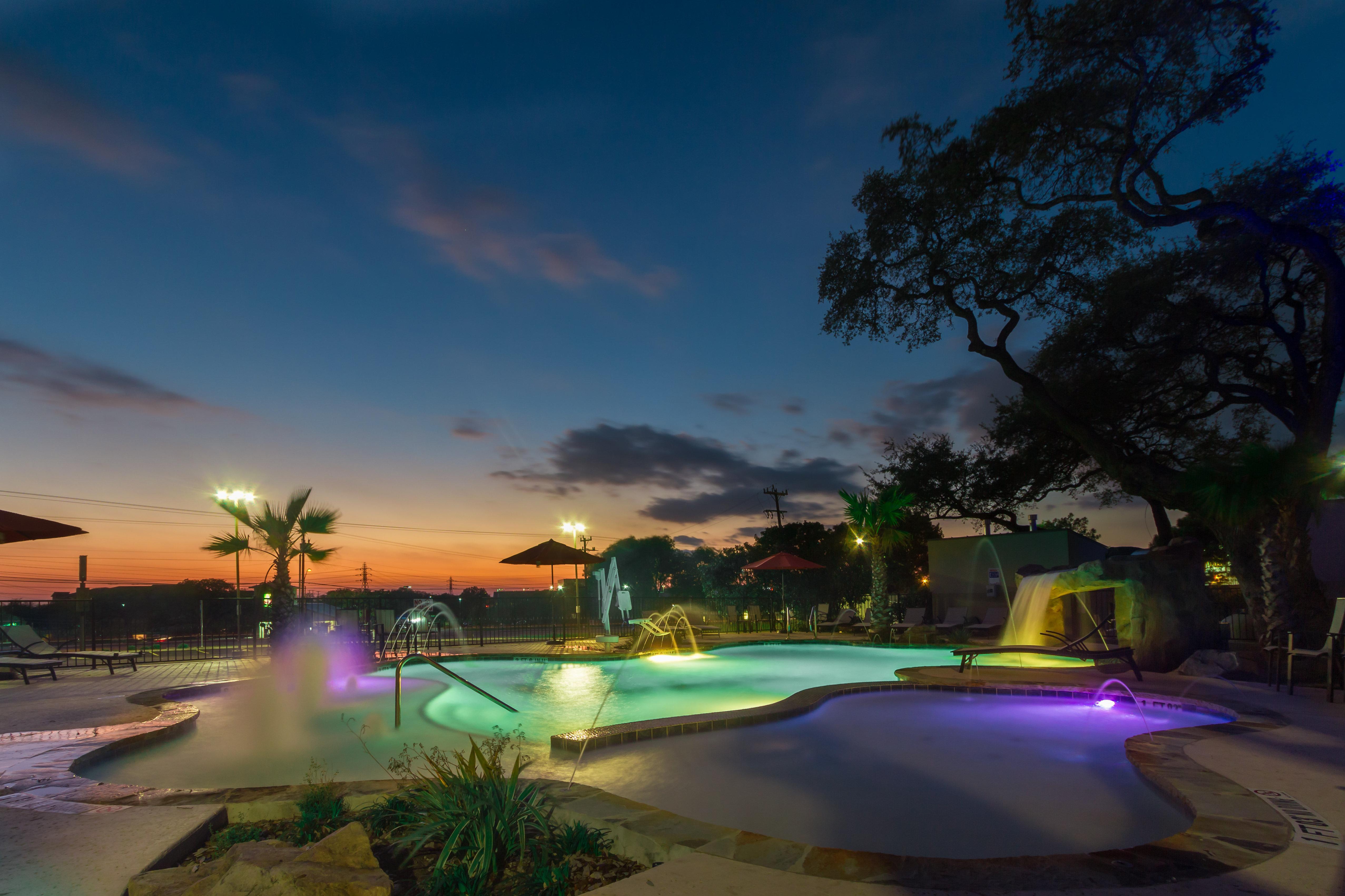 Holiday Inn Express & Suites San Antonio Medical - Six Flags By Ihg Bagian luar foto