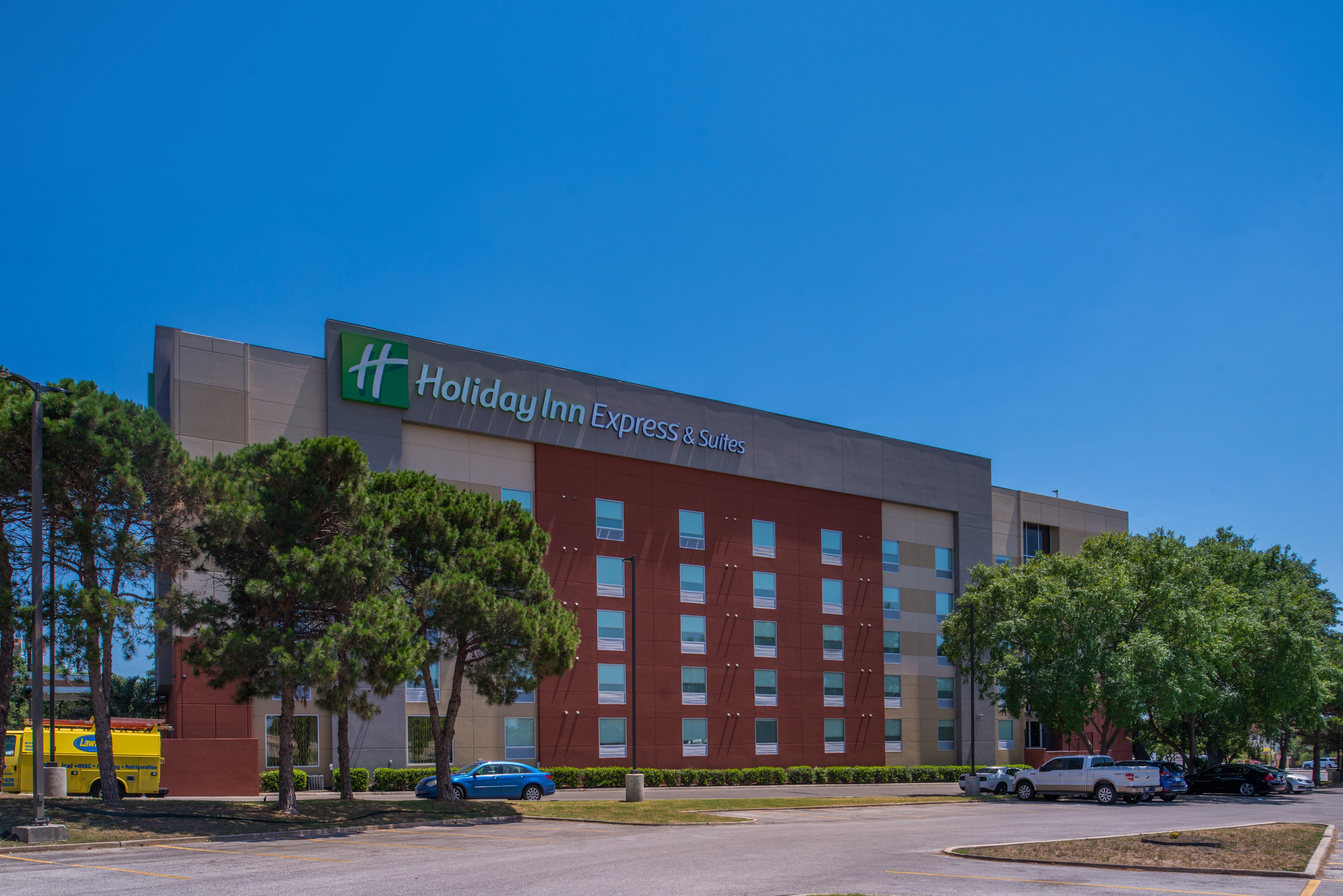 Holiday Inn Express & Suites San Antonio Medical - Six Flags By Ihg Bagian luar foto